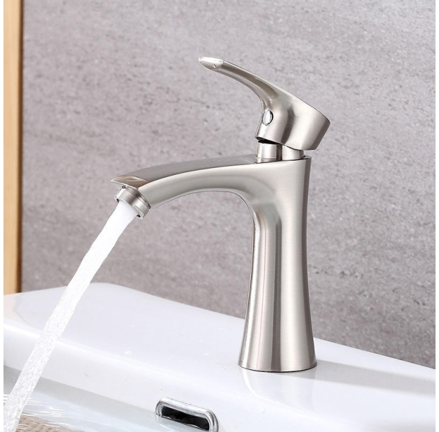 Vòi Lavabo Lạnh Mạ Crom Cong (VLB01)